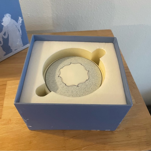 Wedgwood Ring or Trinket Box - Picture 5 of 7